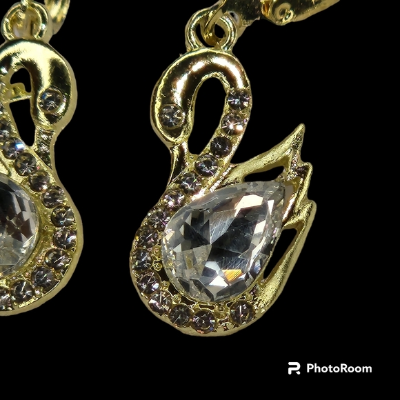 Elegant Gold CrystalSwan Earrings Pear Crystal Drop Earrings Trendy NWT - Picture 3 of 5